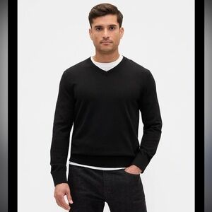 GAP Men's Classic Black V-Neck Sweater